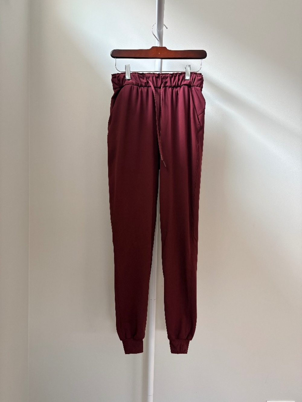 Lululemon On the Fly Jogger 28” Luxtreme Garnet Burgundy Size 4